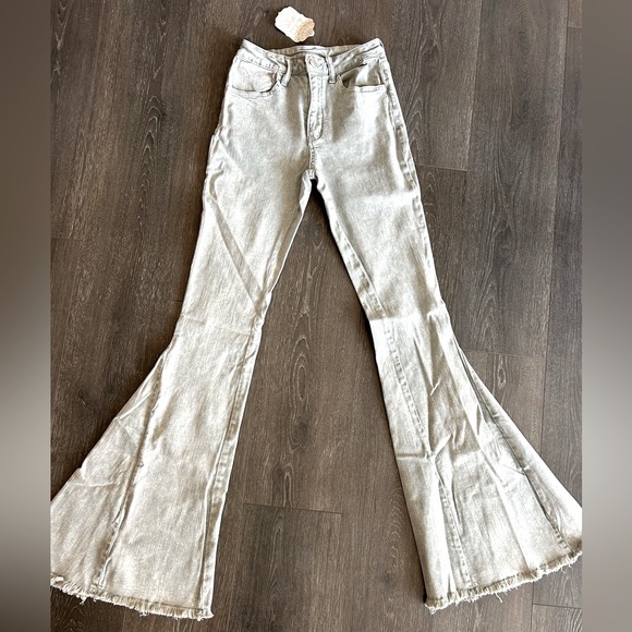 NWT ALtar’D State Bell Bottom high waisted jeans | Sz SM | in silver sage color - Picture 2 of 5